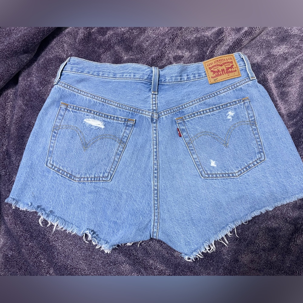 Levi’s 501 blue light wash denim cutoff shorts NWOT - Picture 8 of 8
